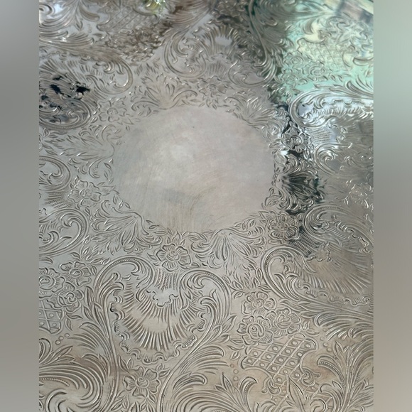Silver plated platter International silver Co. Detailed scrollwork like new 13” - Picture 5 of 9